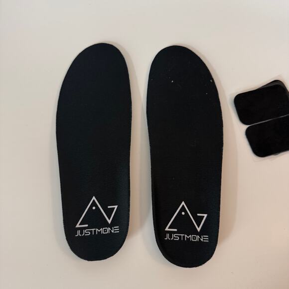 Justmone Airtag Insoles For Kids and Teens Locating Accessory Size EU 37/40 - Picture 1 of 6